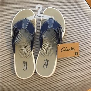 Clarks size 8 flip flops/sandals