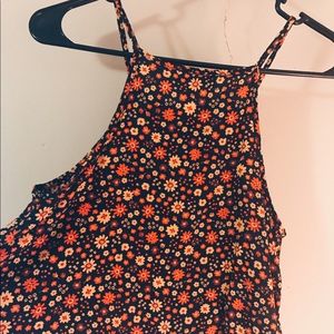 Flowery crop top spaghetti strap shirt