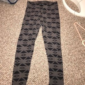 Victoria Secret Gray & Black Pattern Leggings