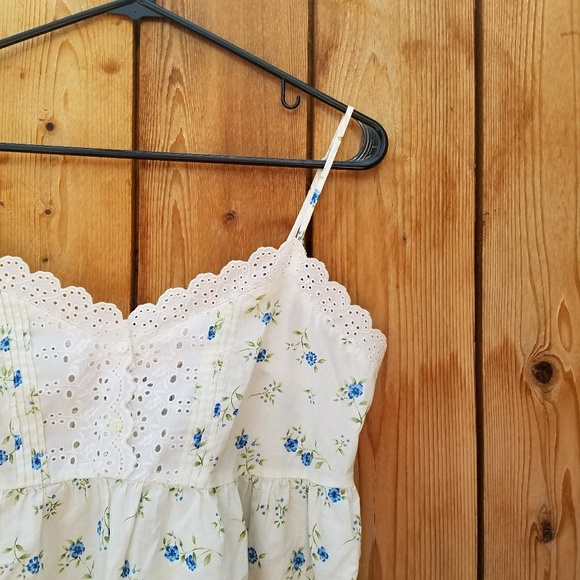 Victoria's Secret Tops - Victoria's Secret Eyelet Floral Oversized Tank
