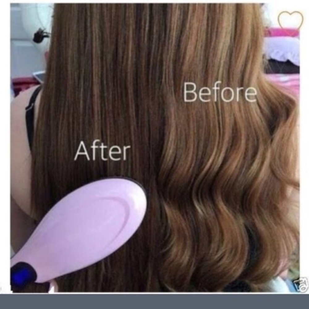 Straightening hair brush. Pink