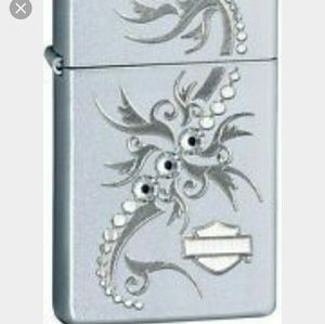 Harley Davidson Ladies Zippo with swarovarski crys