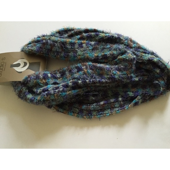 Loop Scarf - Picture 1 of 2