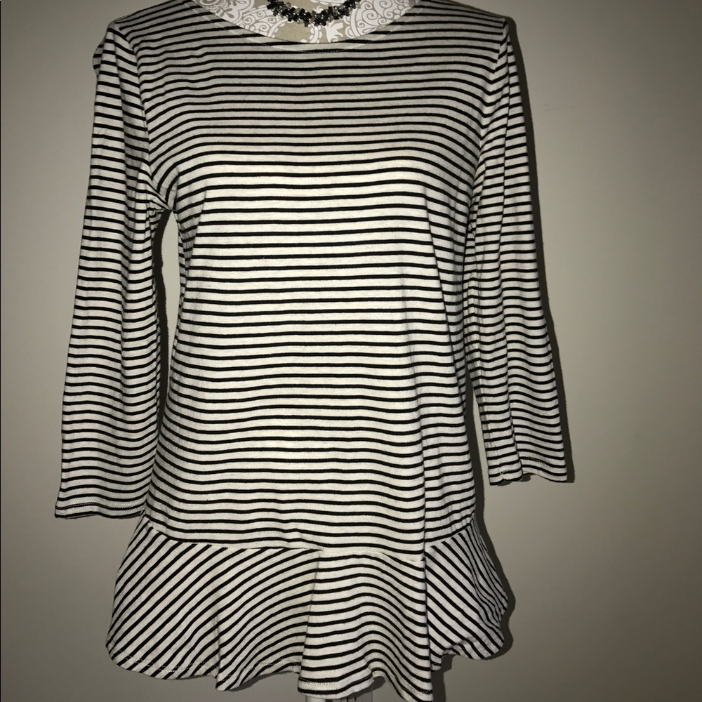 🎊 HP 7/24/17 🎊Like New - GAP Peplum Striped Top