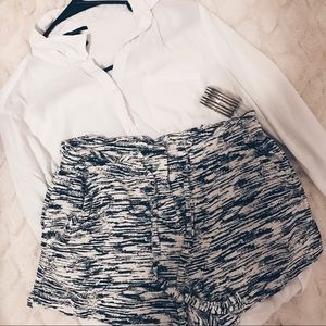Black and white Anne Taylor Loft print shorts