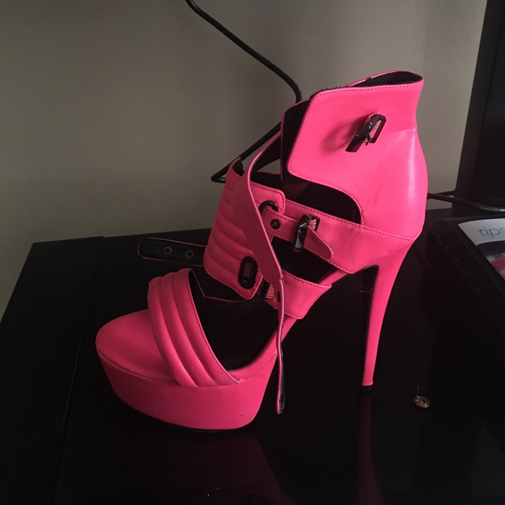 Summer/spring Hot pink heels.