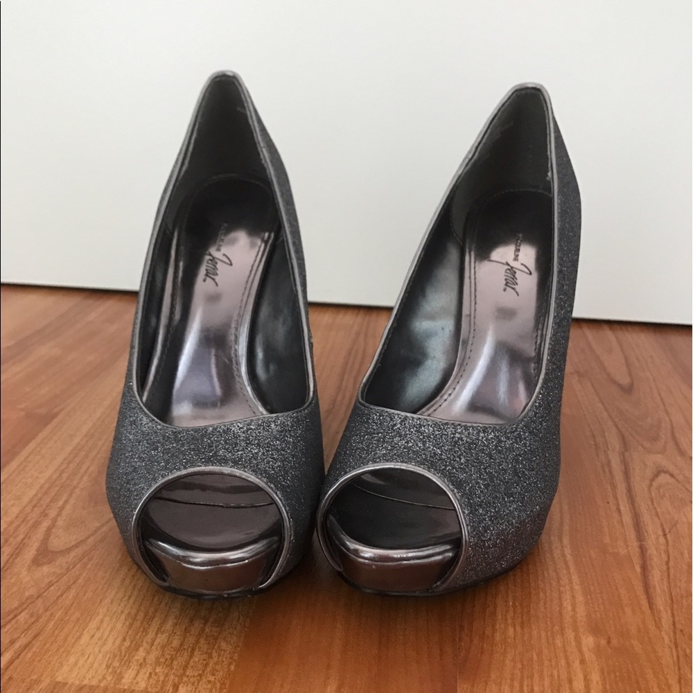 Glittery gray heels