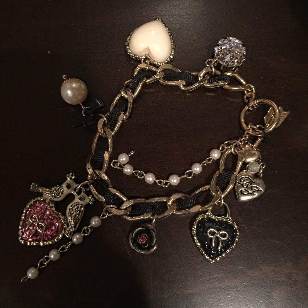 Betsey Johnson Charm Bracelet (20$ ONLY TODAY)