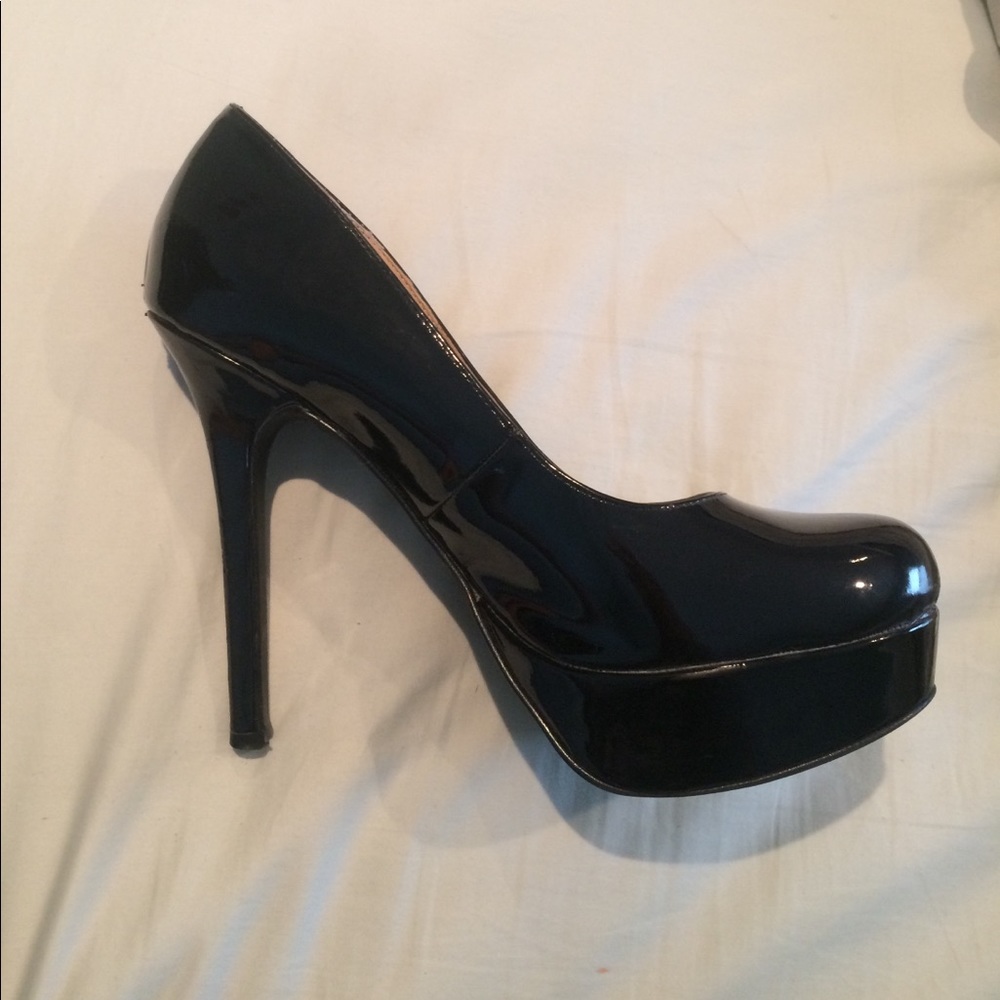 Black Pumps