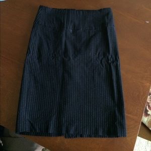 B ♻️♻️DONATED ♻️♻️ lack pencil skirt-stretchy