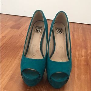 Teal sway heels