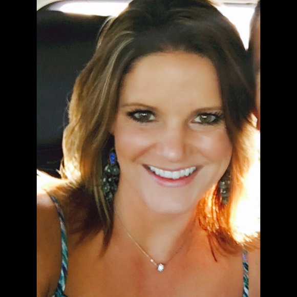 Meet your Posher, Robyn - Picture 1 of 1