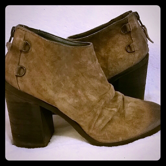 Boutique 9 Shale Ruched Bootie 