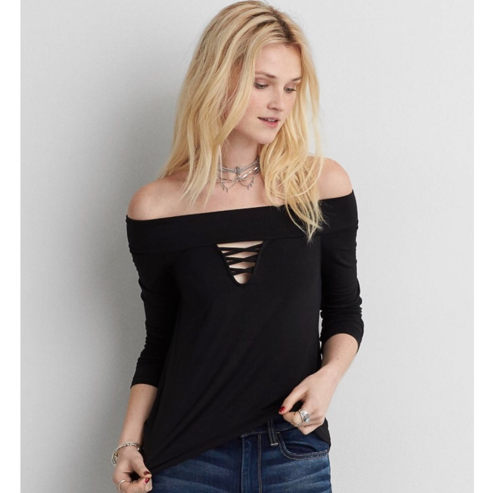 american eagle black off the shoulder t-shirt