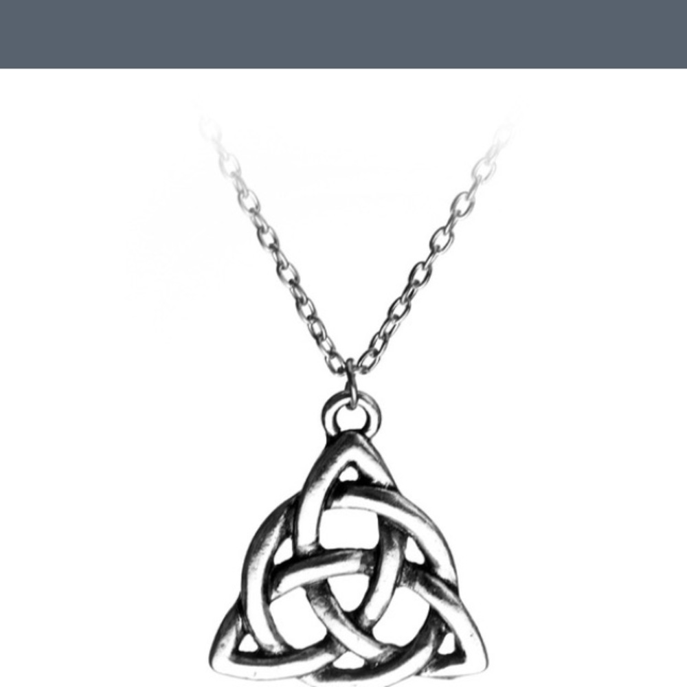 NWOT fashion knot necklace