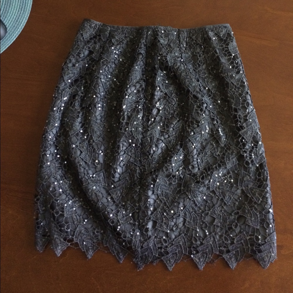 ♻️♻️DONATED ♻️♻️ Lace with shiny sequins skirt