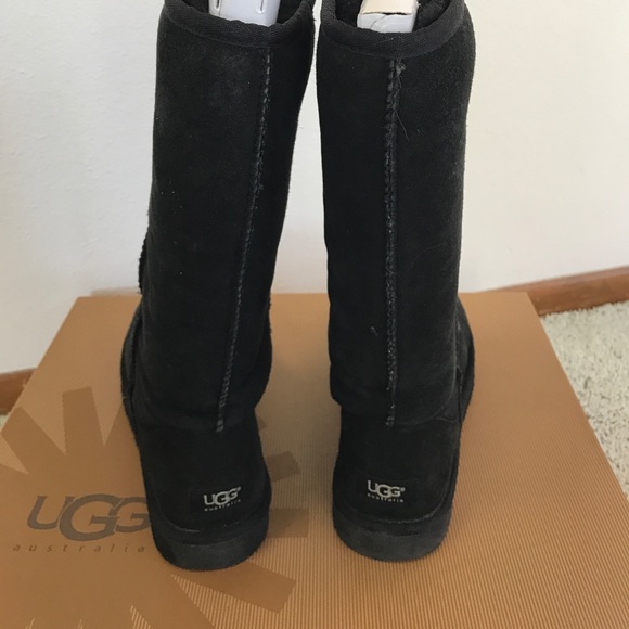 black classic uggs size 6 black classic uggs size 6