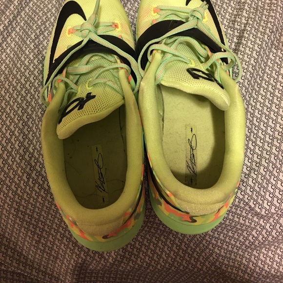 Kevin Durant size 5.5y - Picture 2 of 4