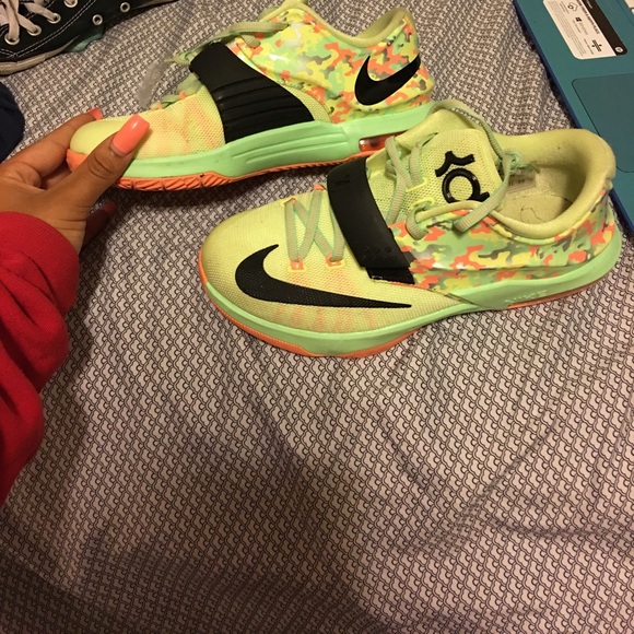 Kevin Durant size 5.5y - Picture 3 of 4