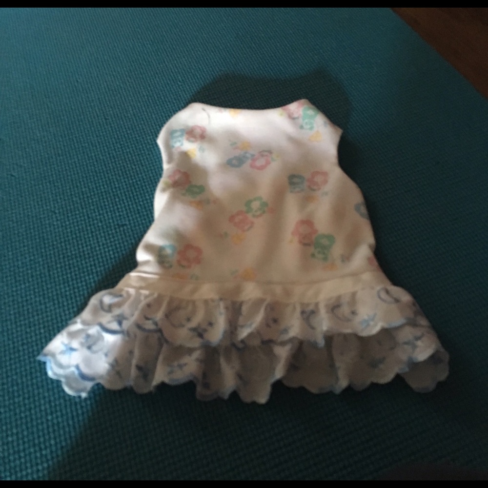 Very cute dress for your fur baby, it's lined.