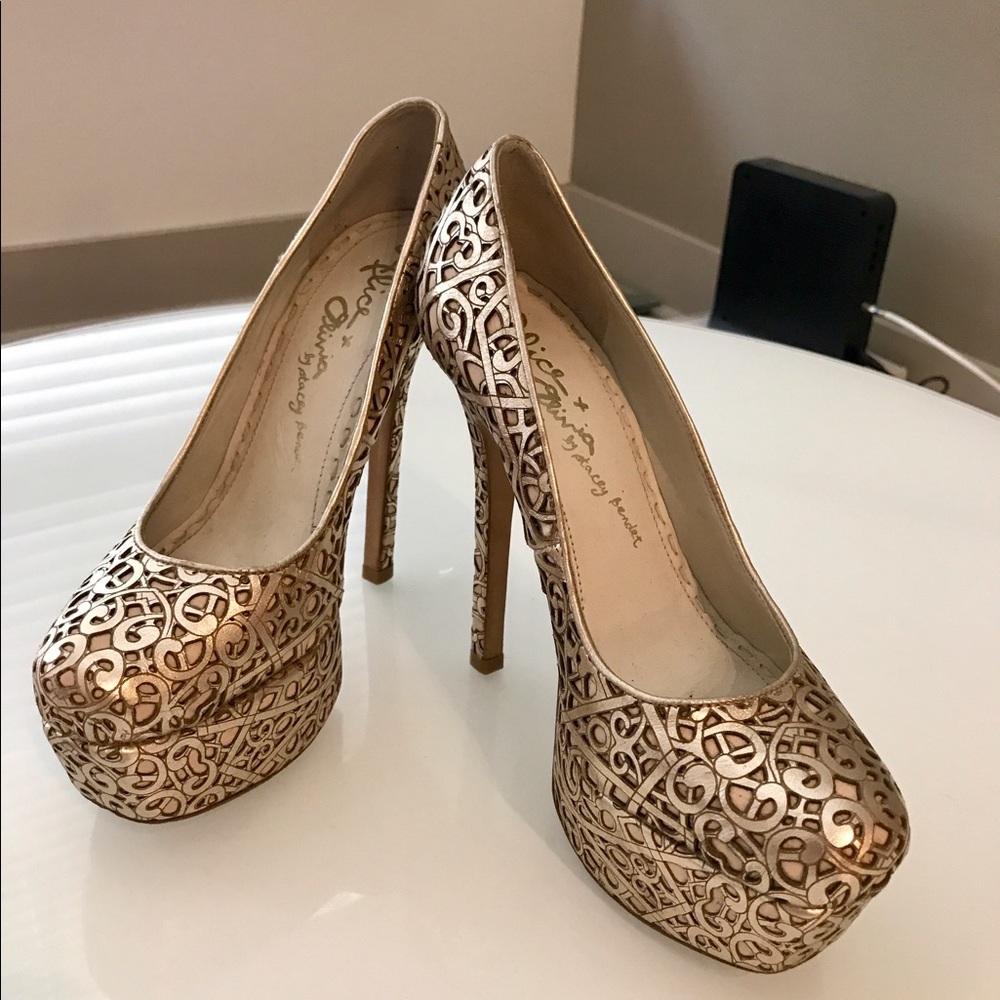 alice + olivia laser cut nude pumps sz 36