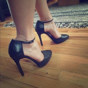 French Connection Catia pump