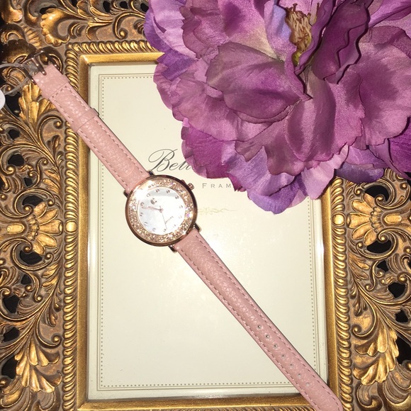 Charming Charlie Accessories - HP😍 Gorgeous light peach/ pink Crystal watch