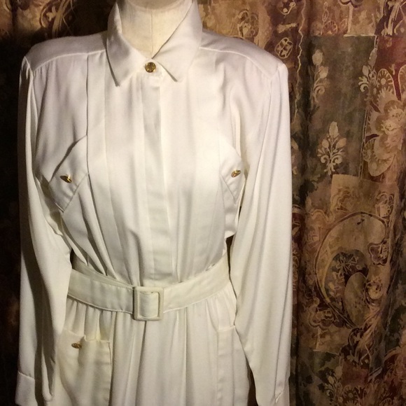 alicia Dresses & Skirts - Classic white long sleeve dress