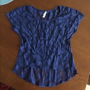 ♻️♻️DONATED ♻️♻️ Lace high-low shirt