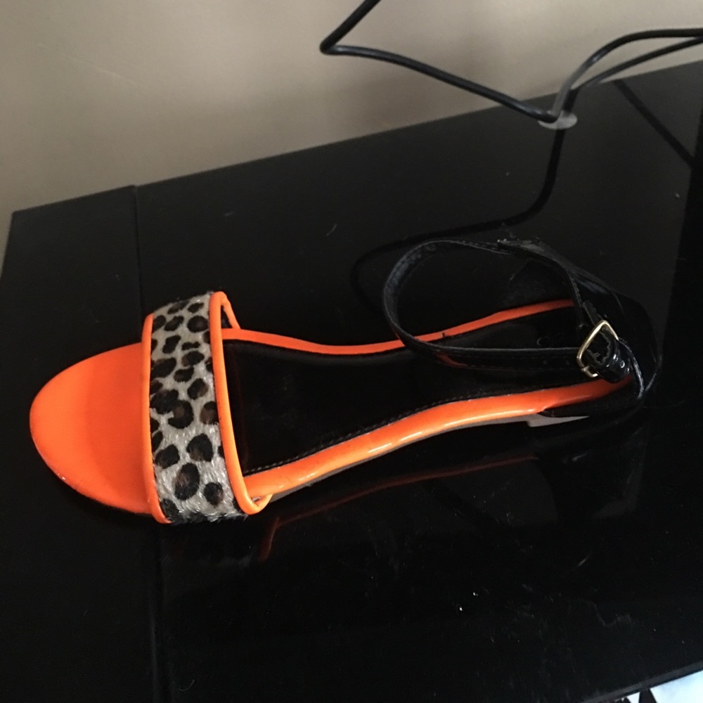 Pretty leopard sandals