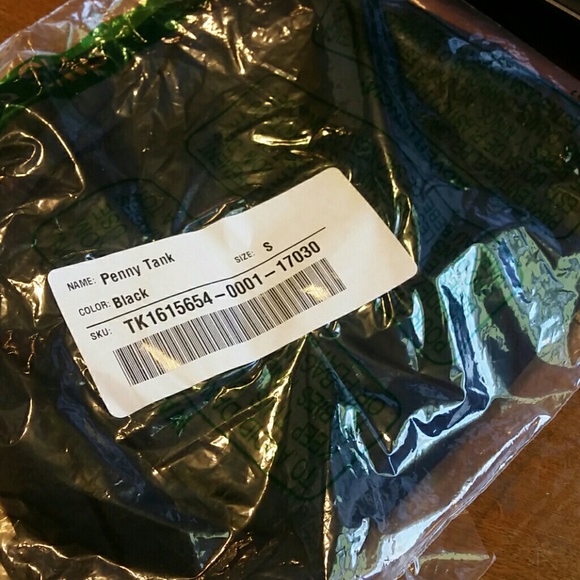 Fabletics penny tank - Picture 3 of 3