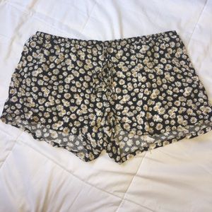 Daisy print shorts