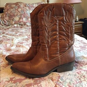 Candies cowboy boots.