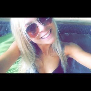 Meet your Posher, Tia