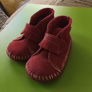 Minnetonka kids moccasins size 6 red