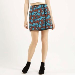 TOPSHOP: FLORAL WRAP SKIRT W SIDE BUTTONS
