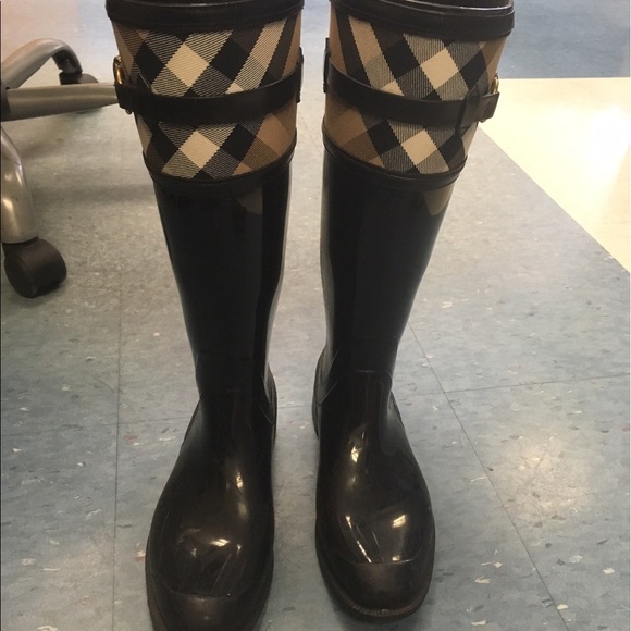 5B73D020-6E2D-439C-A2AD-  Burberry Aberdale Owl Detail Canvas Rainboots