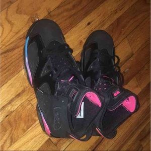 Jordan retro 6 kid size 7. Need them gone ASAP