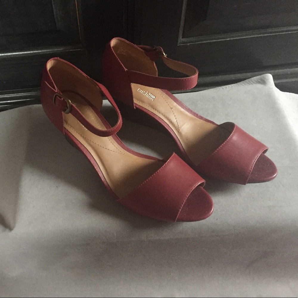NWT Clarks Cushion Wedge