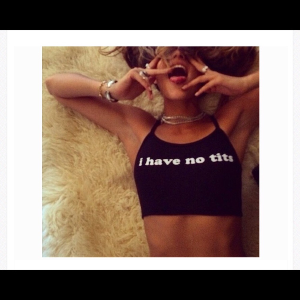 NO TITS CROP TOP 🌺