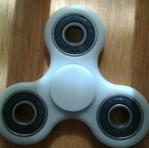 Glow in the dark fidget spinner