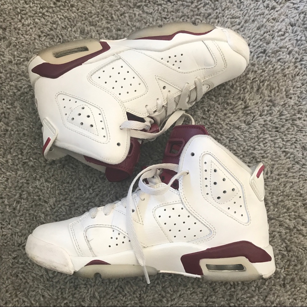 Jordan 6 Maroon size 4Y 6US