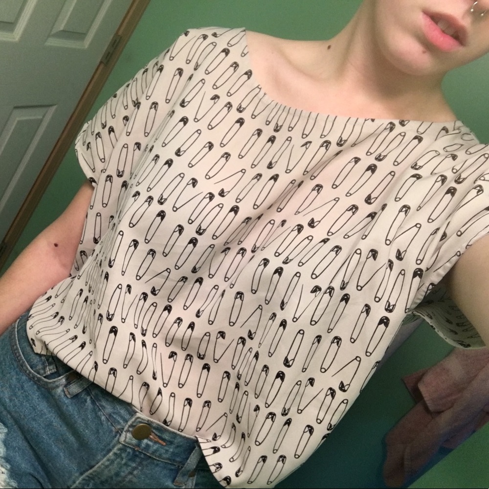 Divided graphic blouse
