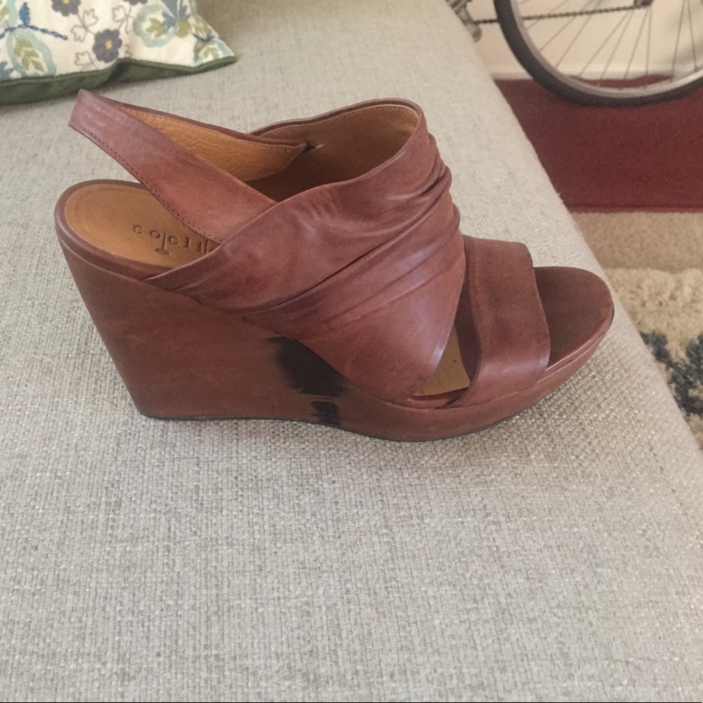 Like new Cocclico Brown Wedges