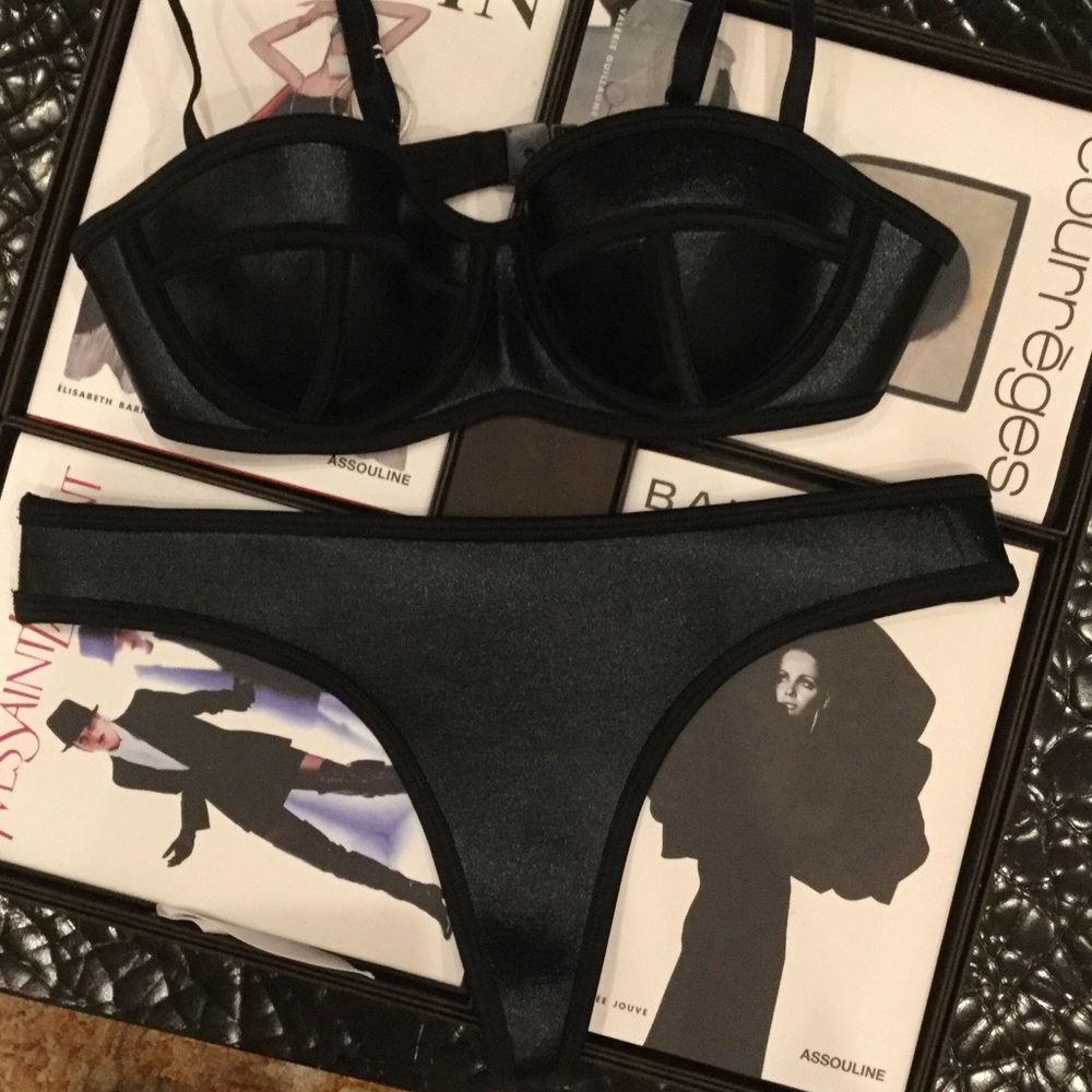 SEXY BLACK NEOPRENE CHEEKY - Picture 3 of 7
