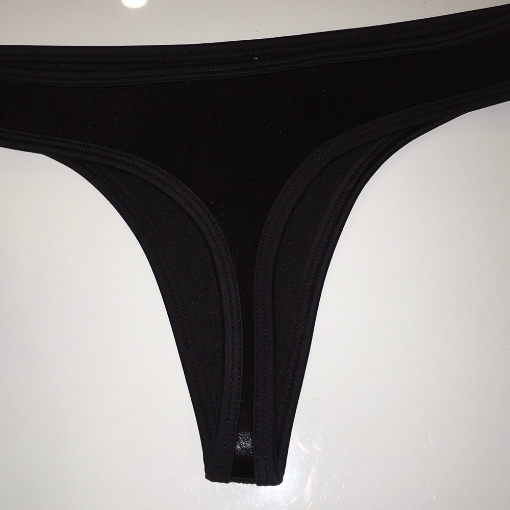 SEXY BLACK NEOPRENE CHEEKY - Picture 6 of 7