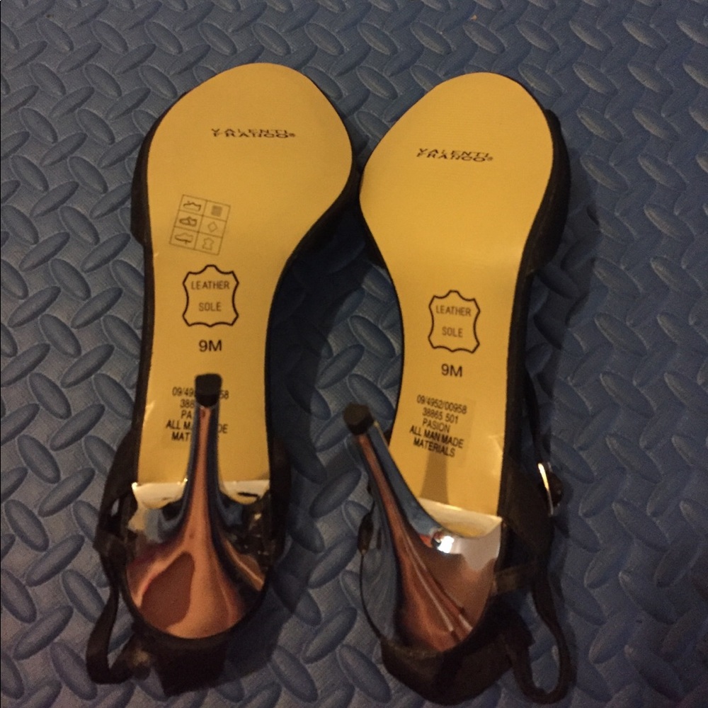 Open toe heels - Picture 3 of 3