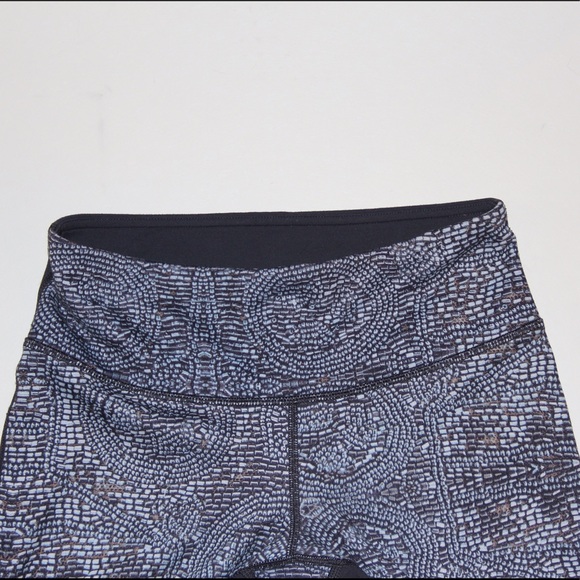 Lululemon Wunder Under two sided Leggings - Picture 4 of 4