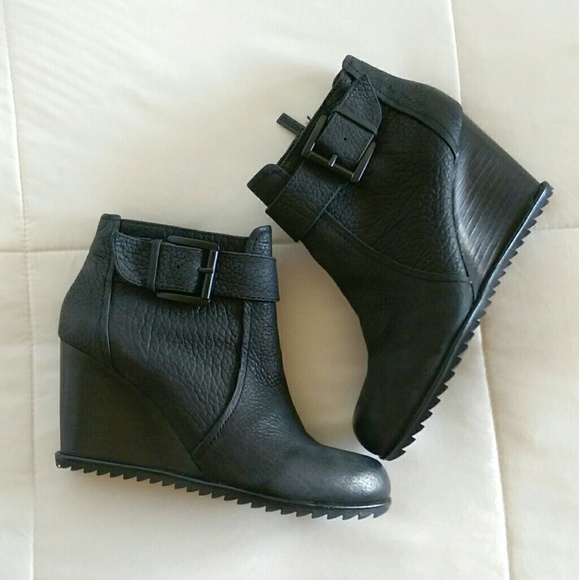 Kenneth Cole Reaction Shoes - Kenneth Cole Reaction Storm Fog Wedge Bootie