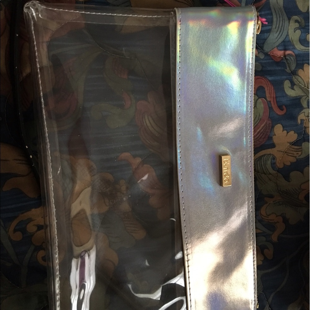 Clear clutch